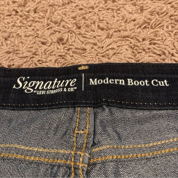 Signature Levi Strauss Women’s 16S Mid Rise Modern Boot Cut Dark Stretch Denim - Picture 4 of 9